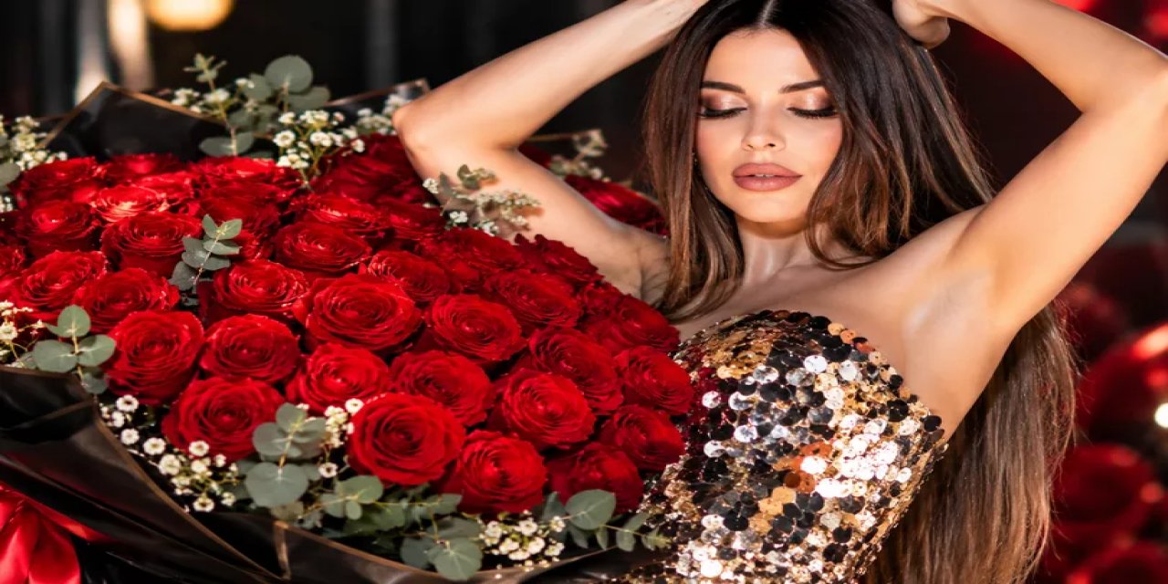 Simge Sağın'ın Kapısı Her Hafta Çalıyor! 101 Gülün Kimden Geldiğini O Da Bilmiyor
