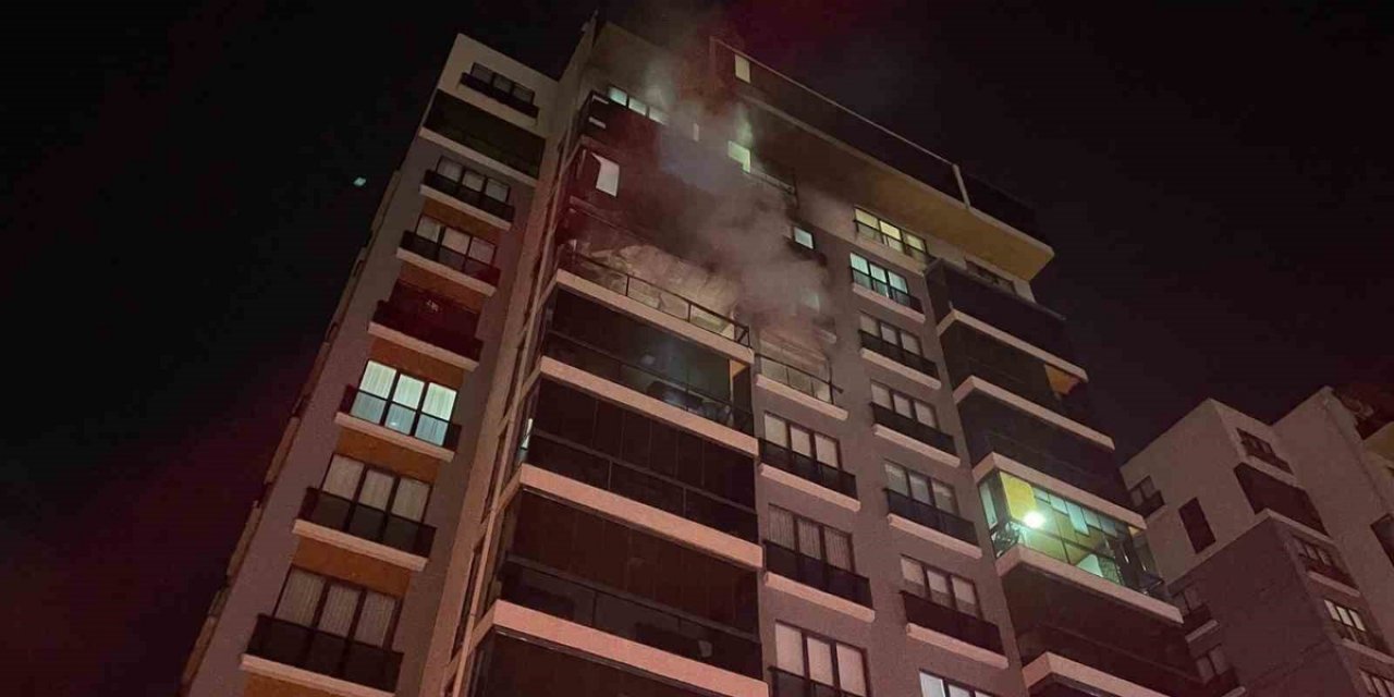 Bursa Nilüfer'de Yangında Mahsur Kalan 19 Kişi İtfaiye Ekiplerince Tahliye Edildi