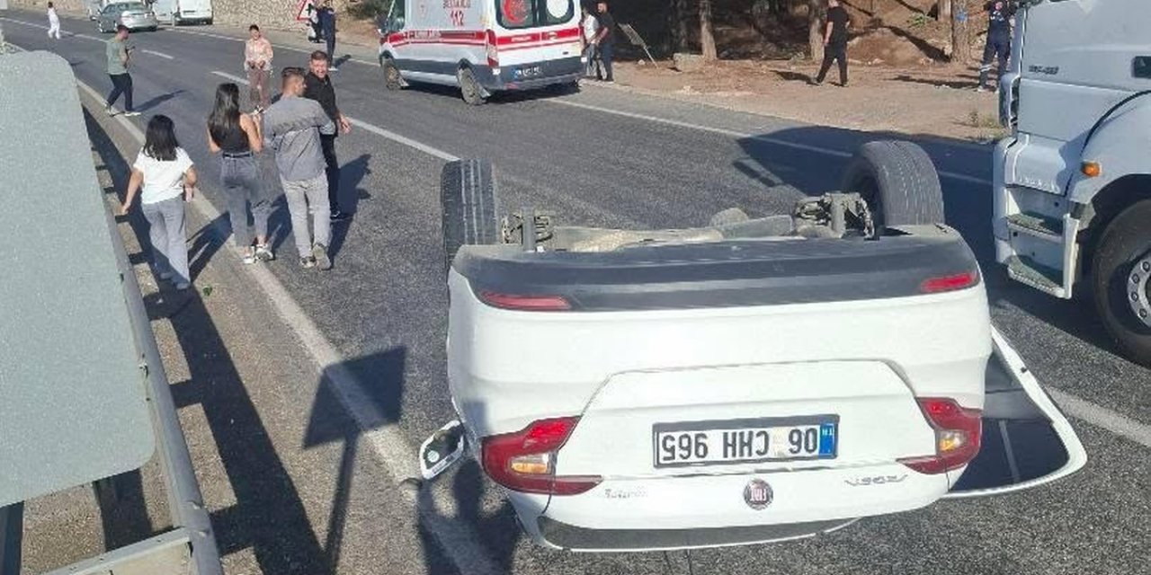Siirt Baykan'da Kontrolden Çıkan Otomobil Şarampole Devrilince 2 Kişi Yaralandı