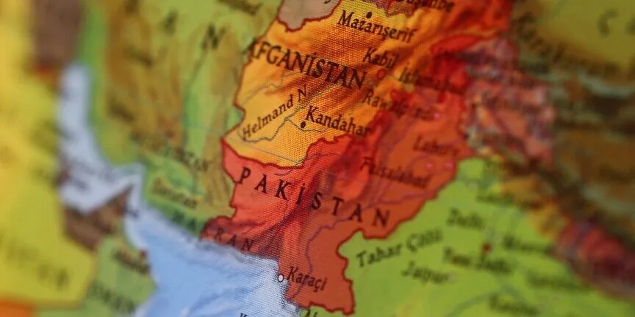 Pakistan, Afganistan'da 10 Noktaya Hava Saldırısı Düzenlediğini Duyurdu