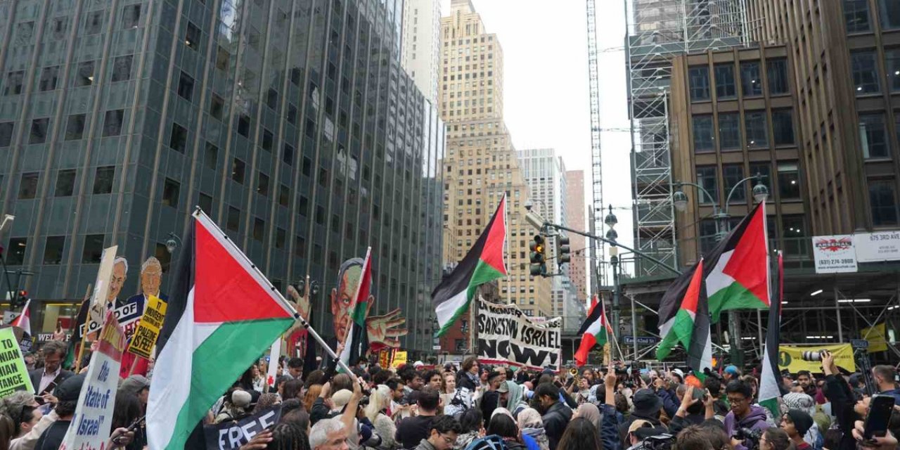New York'ta Binlerce Kişi Netanyahu'yu Protesto Etti, Polis BM'ye Yaklaştırmadı