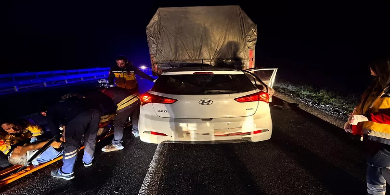 Bilecik Bozüyük'te Kamyona Arkadan Çarpan Otomobilde 1 Kişi Öldü, 2 Kişi Yaralandı