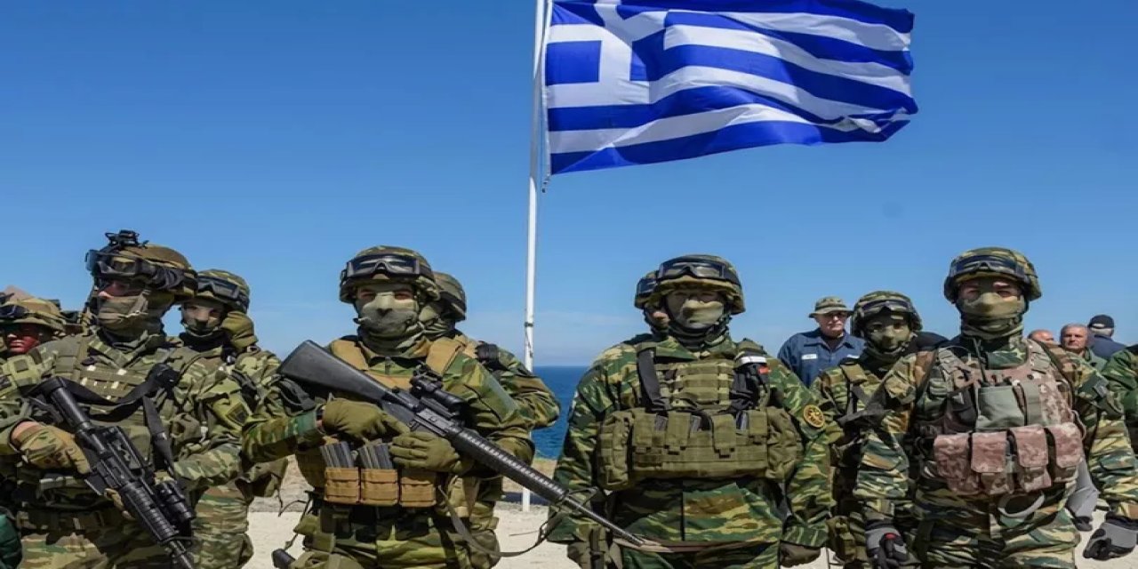 Yunanistan'da Seferberlik Paniği: 100 Bin Kişiye Aynı Mesaj Gitti, Ülke Ayağa Kalktı