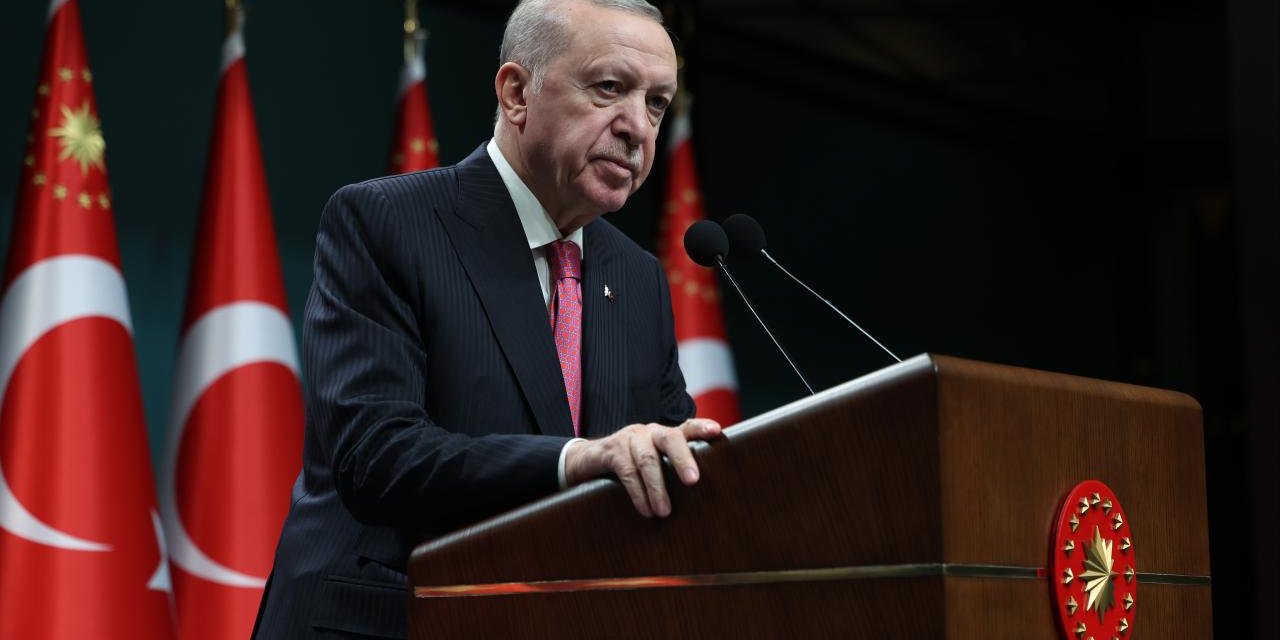 Cumhurbaşkanı Erdoğan, Yağlı Güreş Cumhurbaşkanlığı Kupası'na Katılan Pehlivanları Tebrik Etti