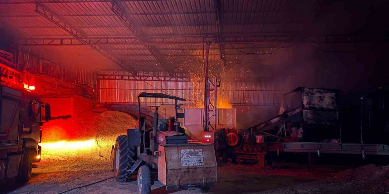 Kayseri'de Kereste Fabrikasındaki Talaş Briketleme Makinası Yangını Söndürüldü
