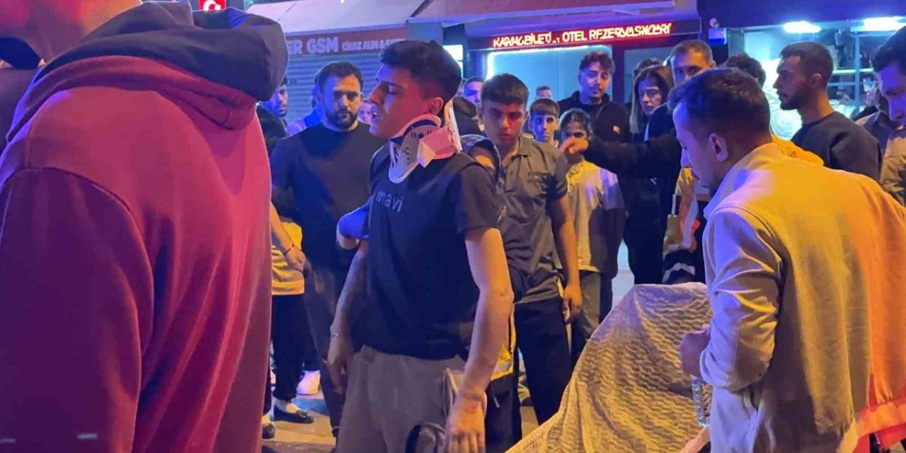 Kayseri Kocasinan'da Motosiklet Çocuğa Çarptı, 3 Kişi Yaralandı; 2'si Ağır Yaralandı.