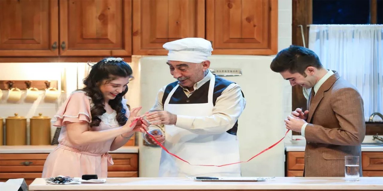 Şener Şen, 'Zengin Mutfağı' Oyunu İle KKTC'de Sahne Aldı