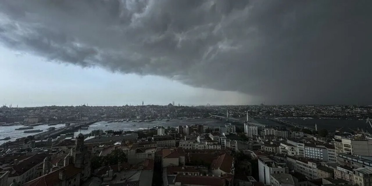 İstanbul İçin Kuvvetli Yağış Ve Fırtına Uyarısı