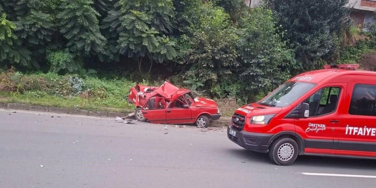 Rize Çayeli'de Sağa Çekilmek İstenen Otomobile Tır Çarptı, 1'i Ağır 2 Kişi Yaralandı