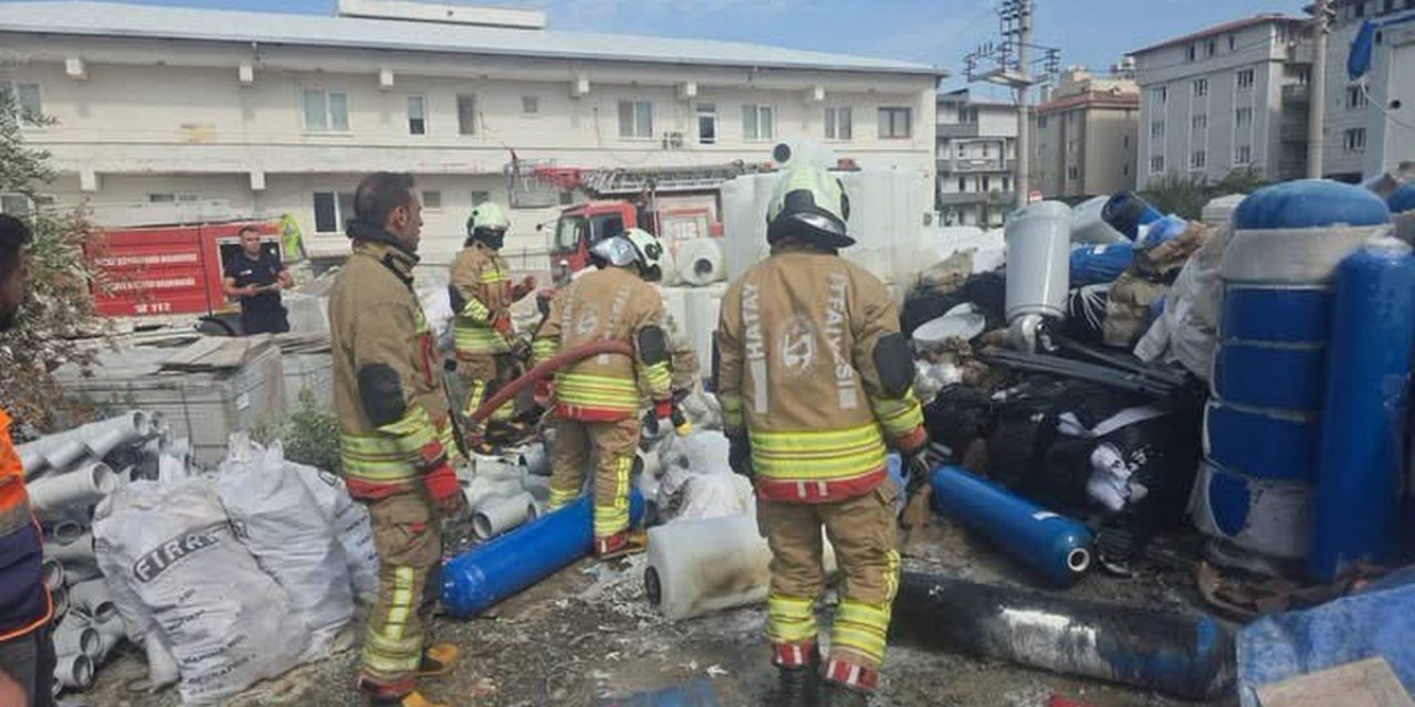 Antakya'da Şantiyedeki Malzemeler Alevlere Teslim Oldu, Yangın Çevreye Yayılmadı