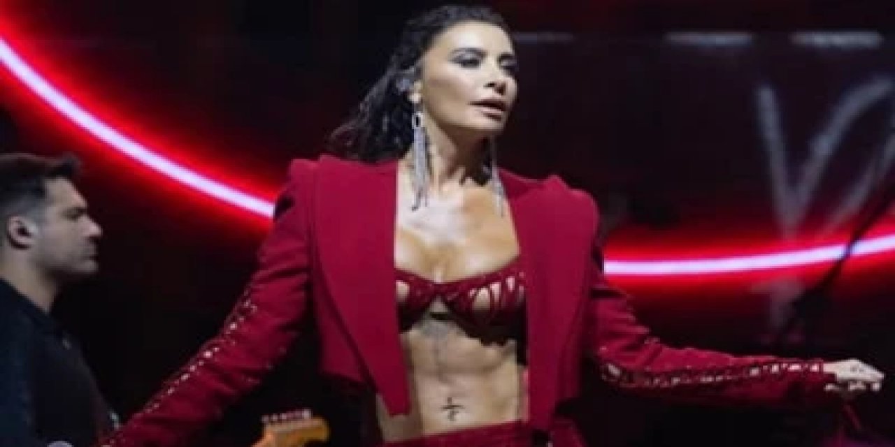 Sahnede Sıla Rüzgarı: Karın Kasları Dikkat Çekti
