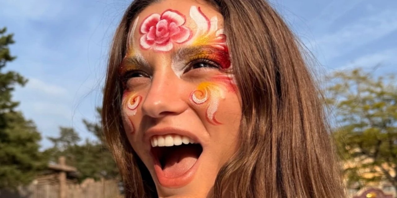 Serenay Sarıkaya'nın Disneyland Mutluluğu! Fotoğraflarına Beğeni Yağdı