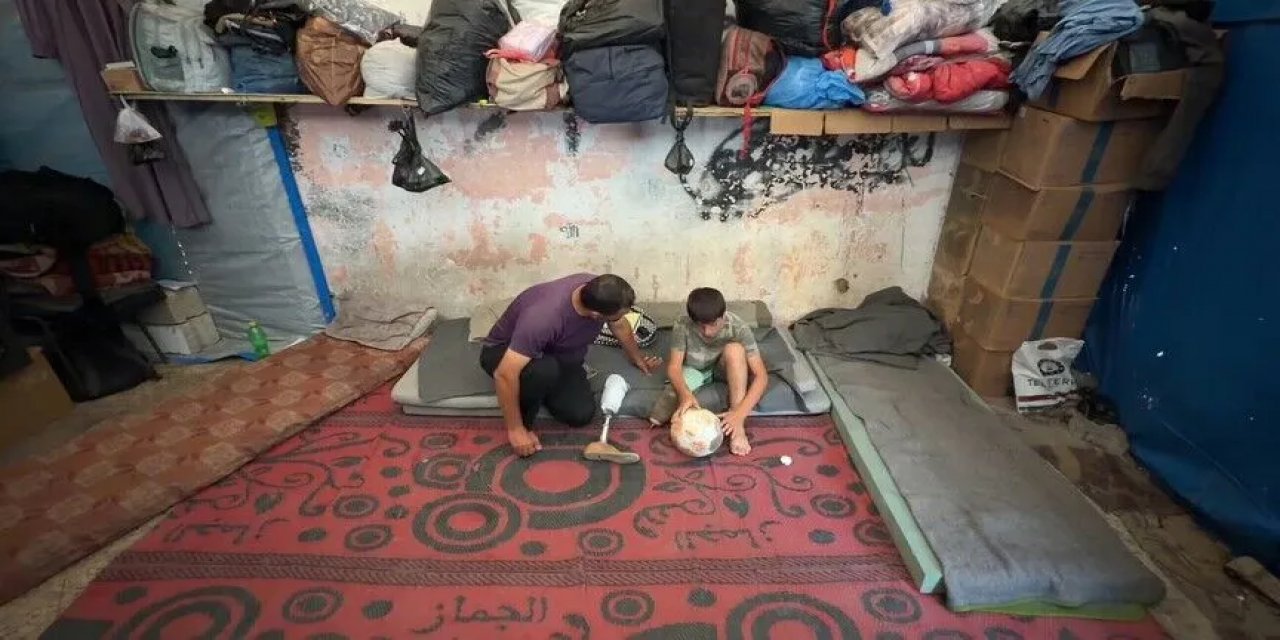 Bacağını İsrail Saldırısında Kaybeden 13 Yaşındaki Gazzeli Salih, Futboldan Kopmak İstemiyor