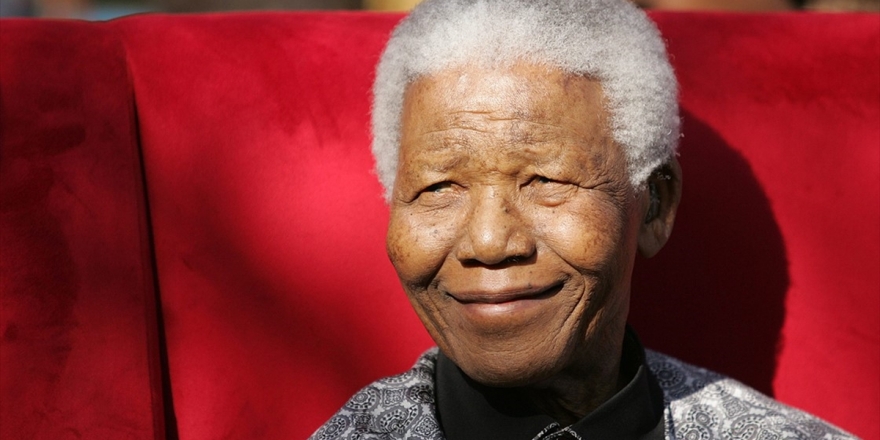 Hayatını Irk Ayrımcılığıyla Mücadeleye Adayan Lider: Nelson Mandela