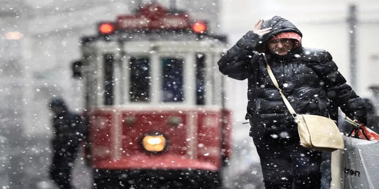 İstanbul'da Kar Sürprizi! Uzman İsim İstanbul'un Kış Tablosunu Verdi