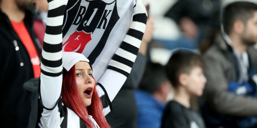 Beşiktaş Kulübünden Kadın Taraftarlarına Jest