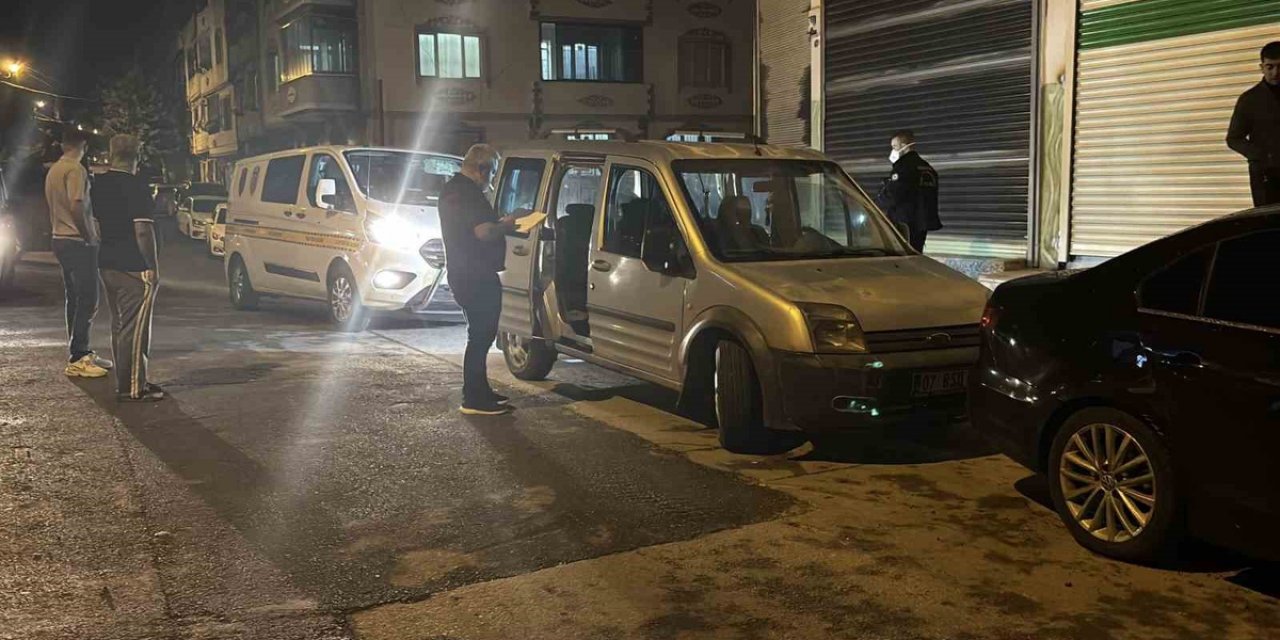 Gaziantep Şahinbey'de İddiaya Göre Bıçaklanan 18 Yaşındaki Genç Hayatını Kaybetti