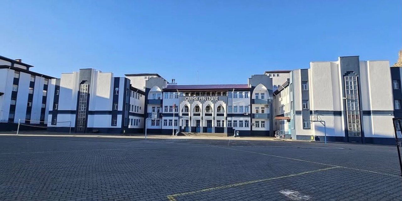 Diyarbakır Çermik'te 11 Öğrenci Yiyecekten Rahatsızlanarak Hastaneye Kaldırıldı