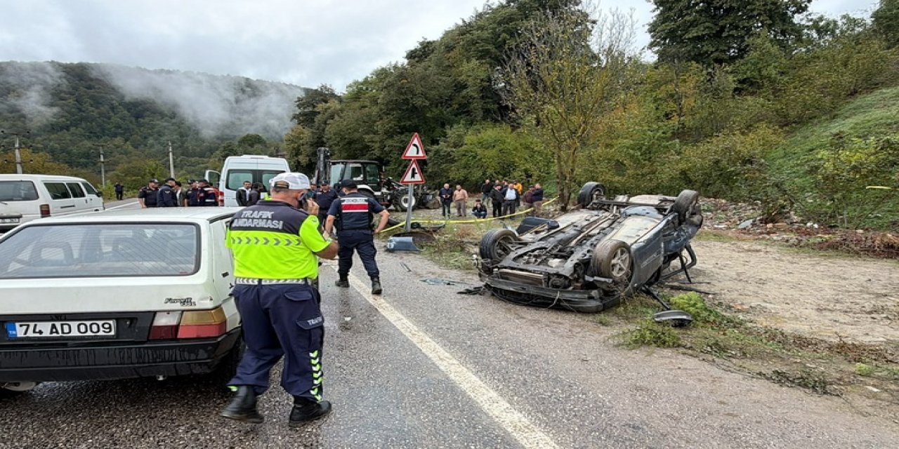 Kumluca Yolunda İki Otomobil Çarpıştı: Ağabeyinin Cenazesi İçin İstanbul'dan Gelen 46 Yaşındaki Adam Öldü