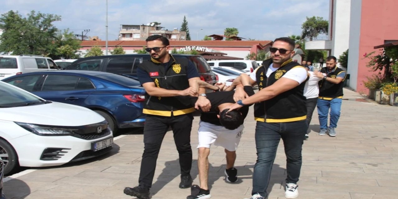 Adana'da El Bombalı Firari Paniği: Koli Bandıyla Etkisiz Hale Getirildi