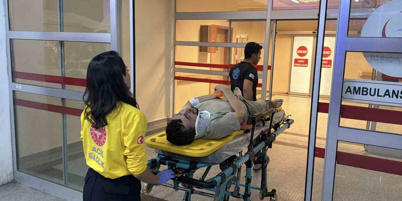 Adıyaman'da Devrilen Motosikletin Sürücüsü Yaralandı, Hastaneye Kaldırıldı