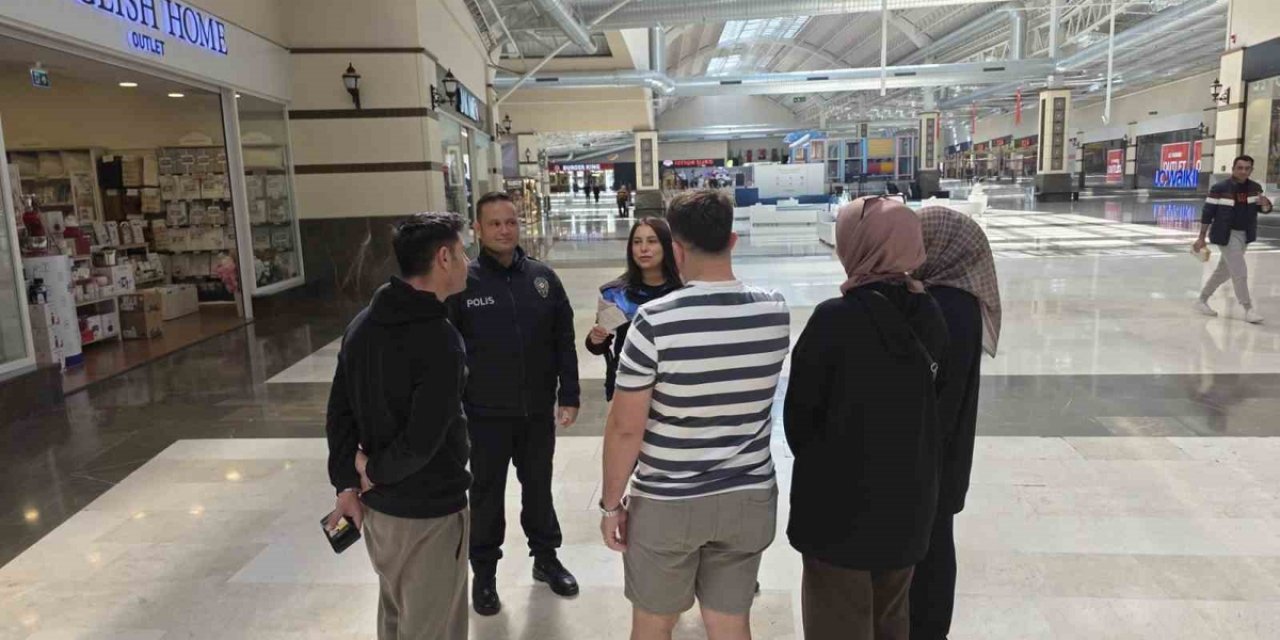 Bilecik Bozüyük'te Polis 54 Vatandaşı Dolandırıcılık Ve KADES Konusunda Bilgilendirdi