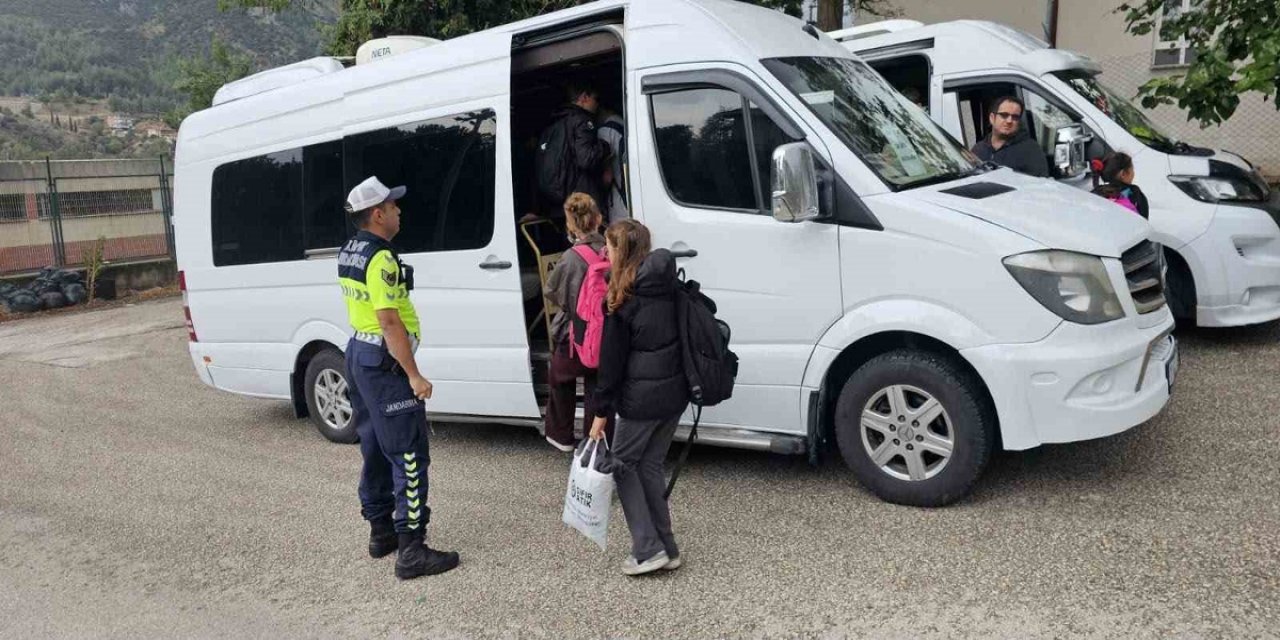 Bilecik'te Jandarma, İl Genelinde Okul Çevresi Denetimini 80 Personelle Yaptı