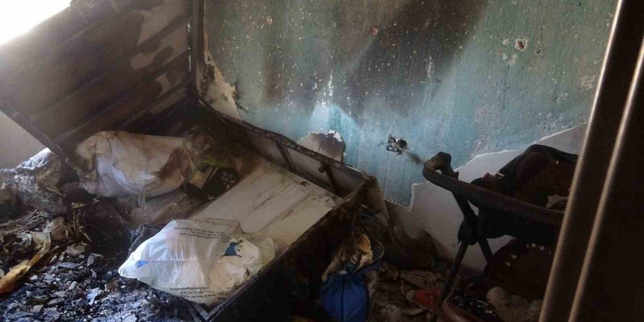 Antakya'da Yangın Çıkan Daire 6 Aydır Temizlenmeyince Sakinler Koku Ve Böcekten Bezdi