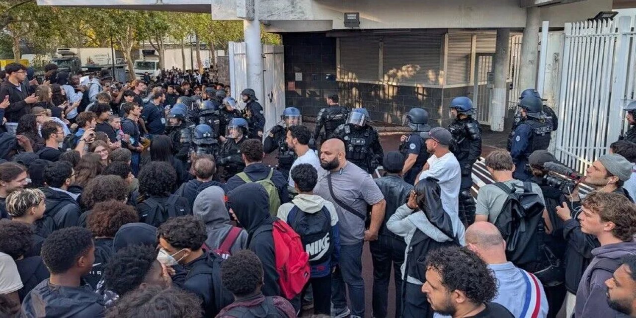 Fransa'da Eğitim Koşullarının İyileştirilmesini İsteyen Liselilerin Eylemlerinde 400’den Fazla Gözaltı