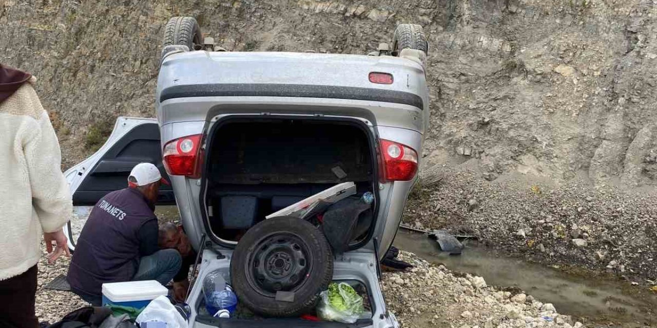 Tekirdağ Şarköy'de Takla Atan Otomobilde Sıkışan 2 Kişi Yaralandı