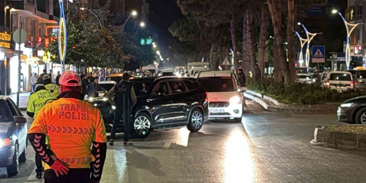 Tatvan'da Huzur Ve Güven Denetiminde Ekip Yaklaşık 500 Şahıs, 200 Aracı Kontrol Etti