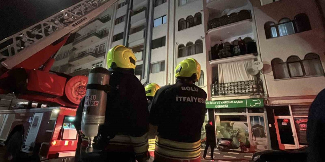 Bolu'da 6 Katlı Apartmanın Çatısındaki Duman İhbarı Asılsız Çıktı