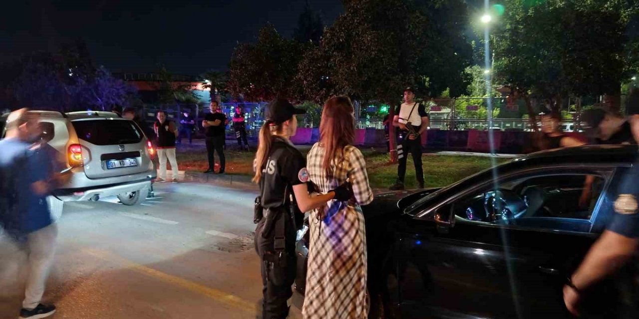 Adana Polisi Uygulamada Aranan 66 Şahıs Yakaladı, 2 Bin 241 Ecstasy Hap Ele Geçirdi