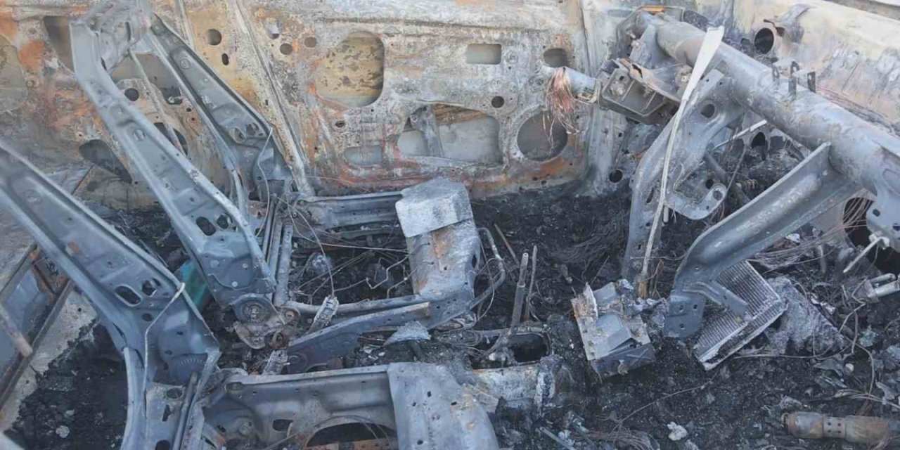 İddiaya Göre Antakya'daki Konteyner Kentte Otomobil Çalınmak İstenirken Yandı