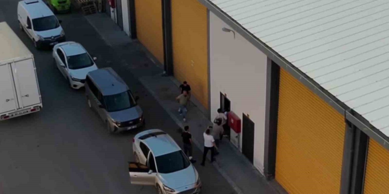 Adana'da Depoya Düzenlenen Baskında 100 Kilogram Esrar Bulundu, 3 Kişi Tutuklandı