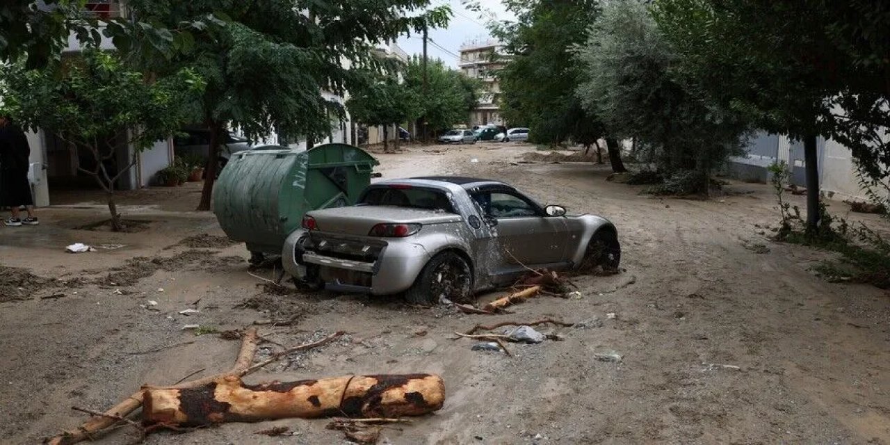 Girit Adası'nda Şiddetli Yağış Ve Rüzgar Nedeniyle Bir Kişi Hayatını Kaybetti