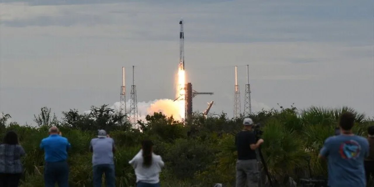 NASA, Crew-13 Mürettebatını Taşıyan Dragon Uzay Aracını Uluslararası Uzay İstasyonu'na Fırlattı