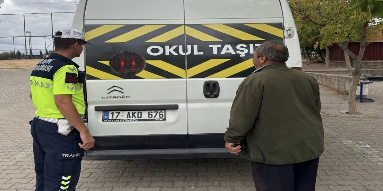 Çanakkale'de 450 Okul Servis Aracı Ve Sürücüsüne Jandarma Denetimi Yapıldı