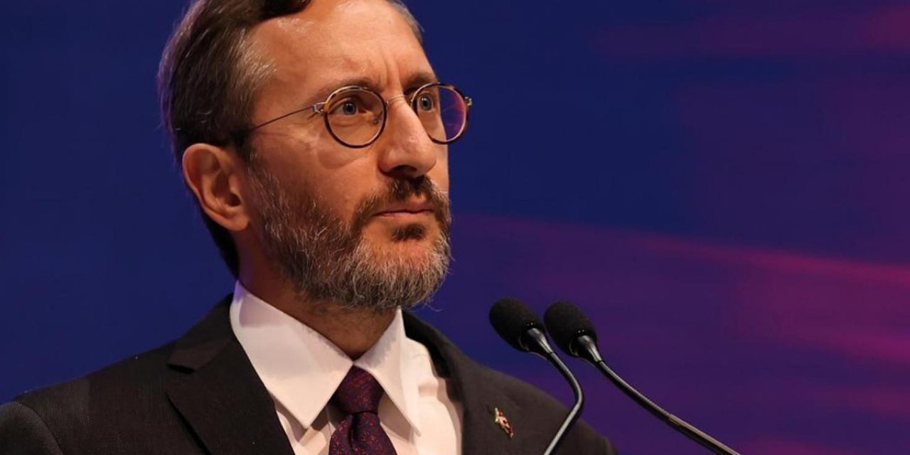 Vatikan'a Giden Fahrettin Altun'un Yeni Tarzı Dikkat Çekti