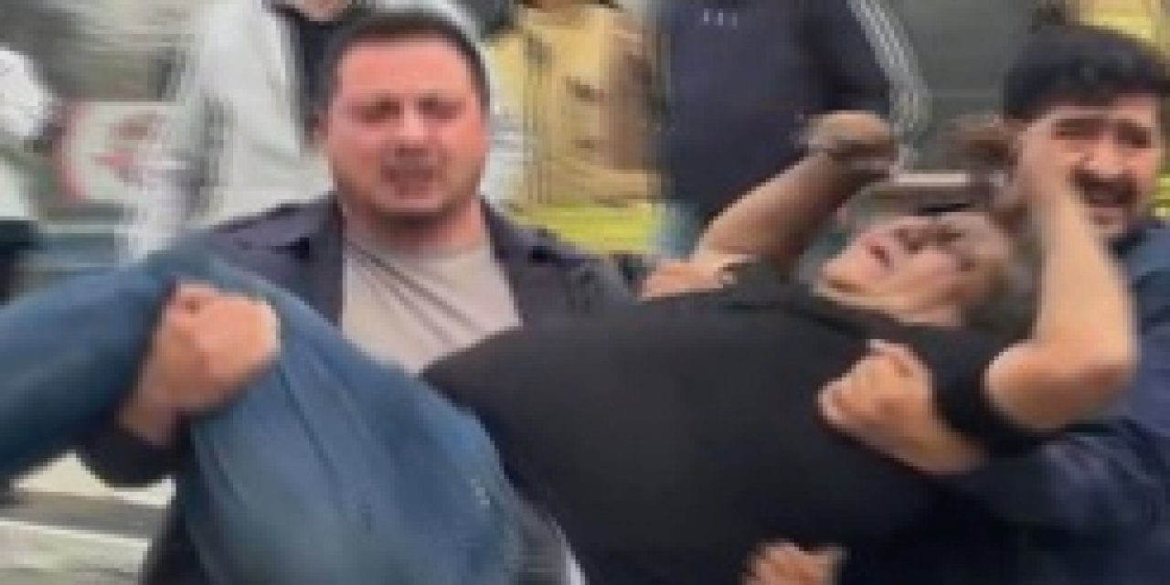 Kadıköy'de 8 Katlı Binada Yangın: Mahsur Kalanlar Var