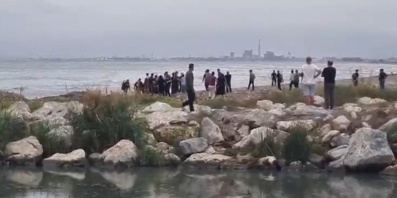 Mersin Akdeniz'de Denize Giren 3 Gençten Biri Boğuldu, 2 Genç Kurtuldu