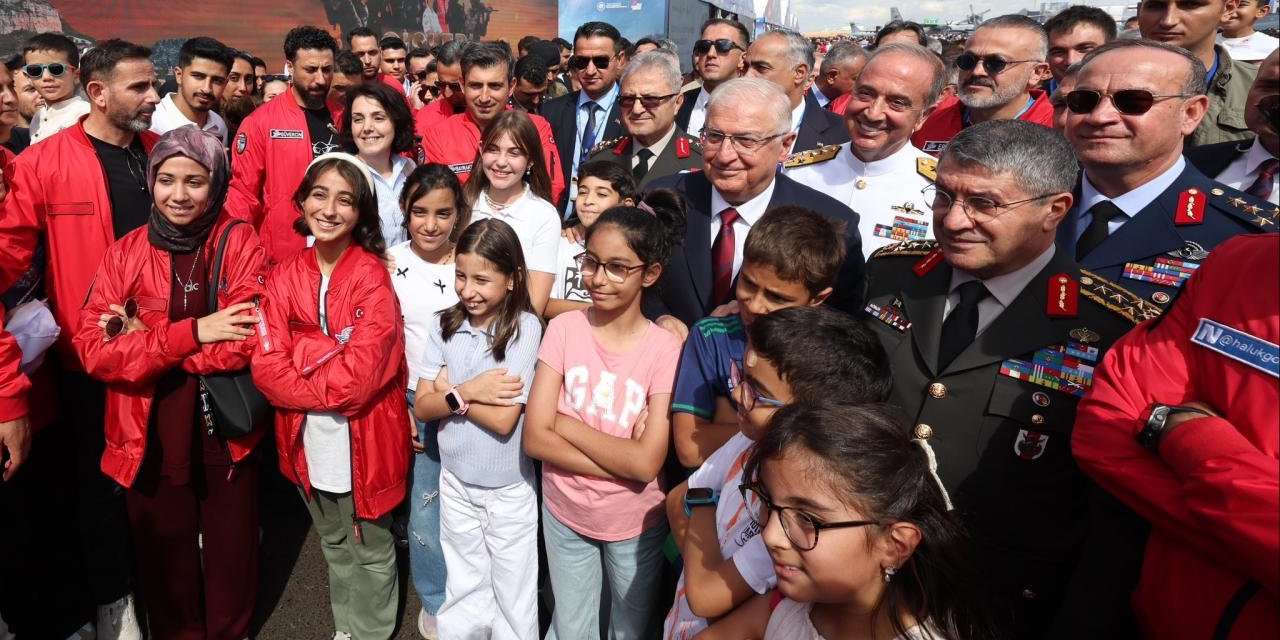 Milli Savunma Bakanı Güler ve TSK Komuta Kademesi TEKNOFEST Güneydoğu'yu Ziyaret Etti