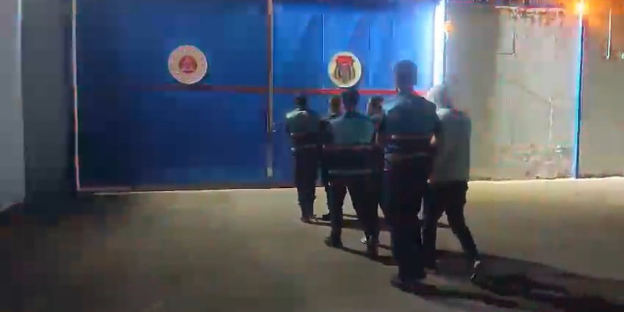 Nevşehir'de Araçta 72 Bin 300 Lira Ve Uyuşturucu Ele Geçirildi, 3 Şüpheli Tutuklandı