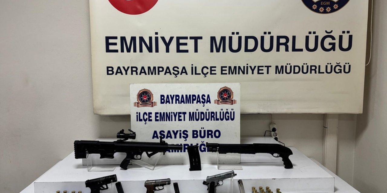 Bayrampaşa'da Eve Düzenlenen Operasyonda 5 Ruhsatsız Silah Ele Geçirildi
