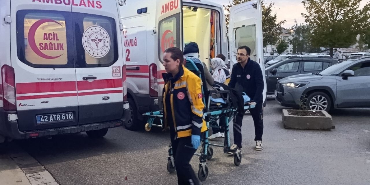 Konya'nın Beyşehir İlçesinde Aynı Yolda İki Trafik Kazasında 6 Kişi Yaralandı