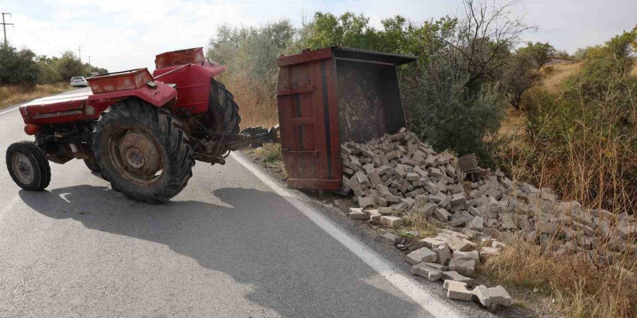 Nevşehir Alacaşar Yolunda Traktörün Römorku Devrildi, 2'si Çocuk 3 Kişi Yaralandı