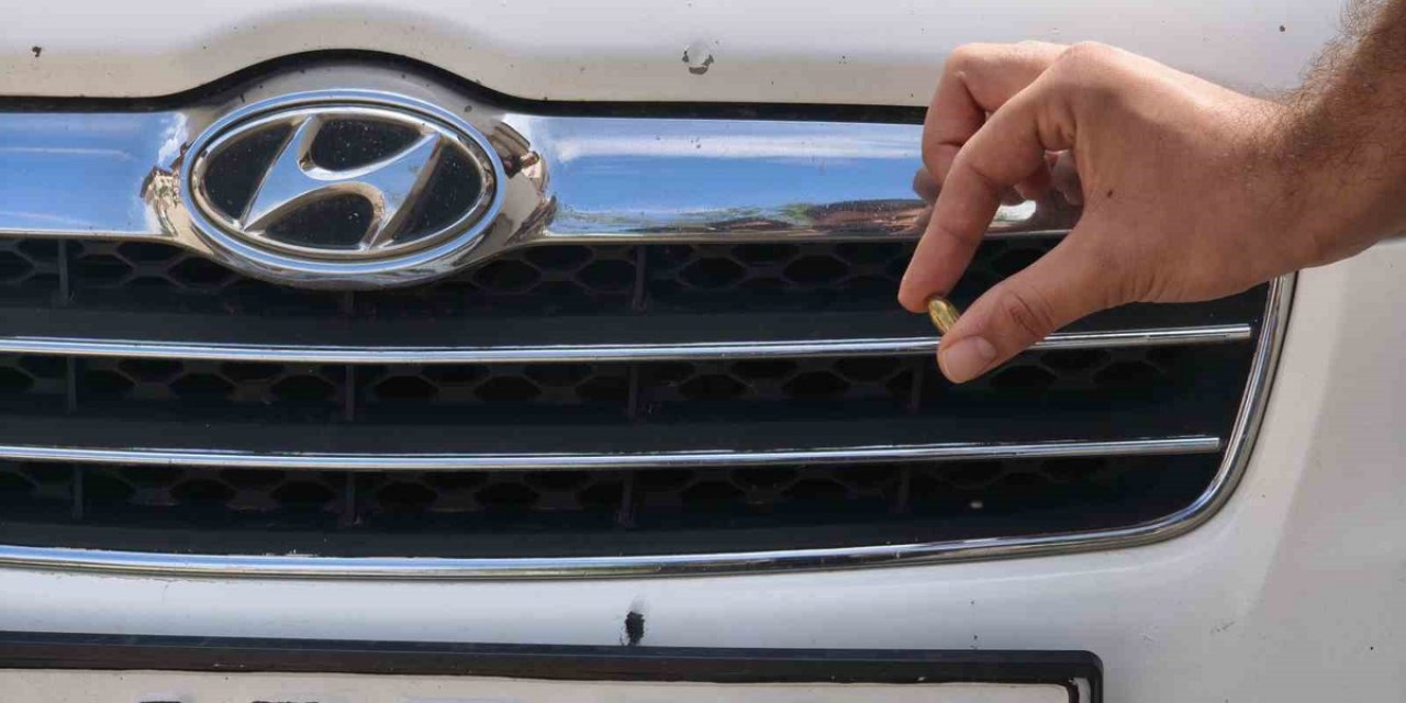 Hatay Reyhanlı'da Düğünde Sıkılan Yorgun Mermi Otomobilin Tamponuna Sıkıştı