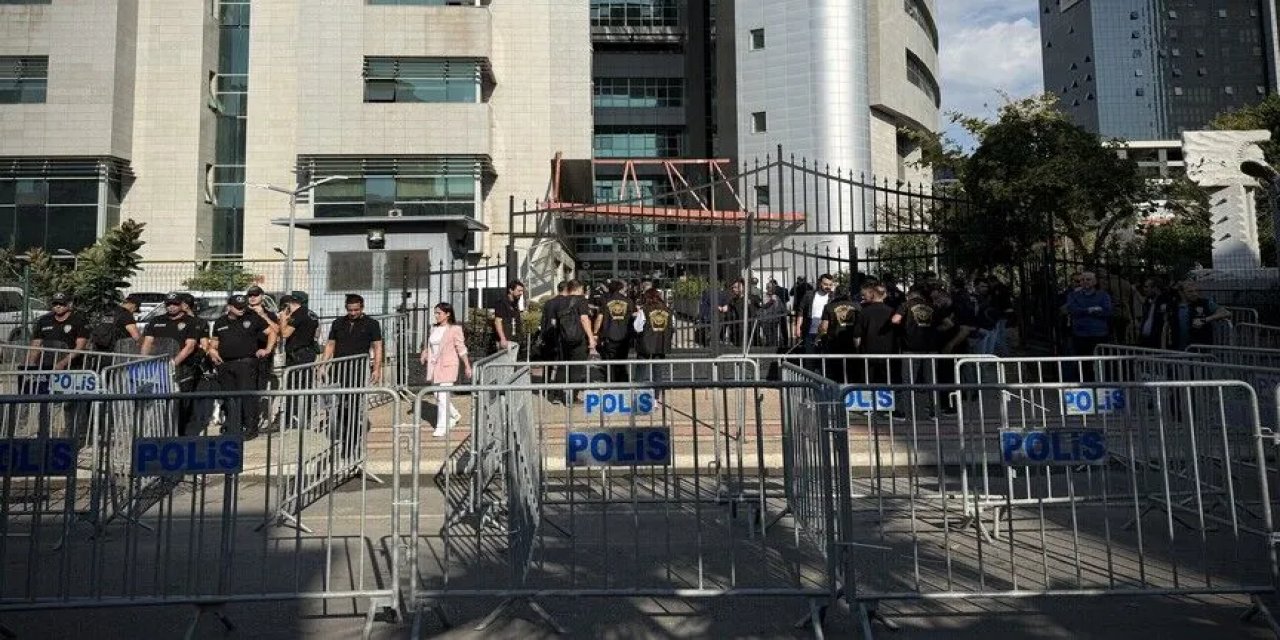Mersin'deki Yolsuzluk Soruşturmasında Gözaltına Alınan 3 Belediye Başkanı Ve 56 Kişi Adliyede