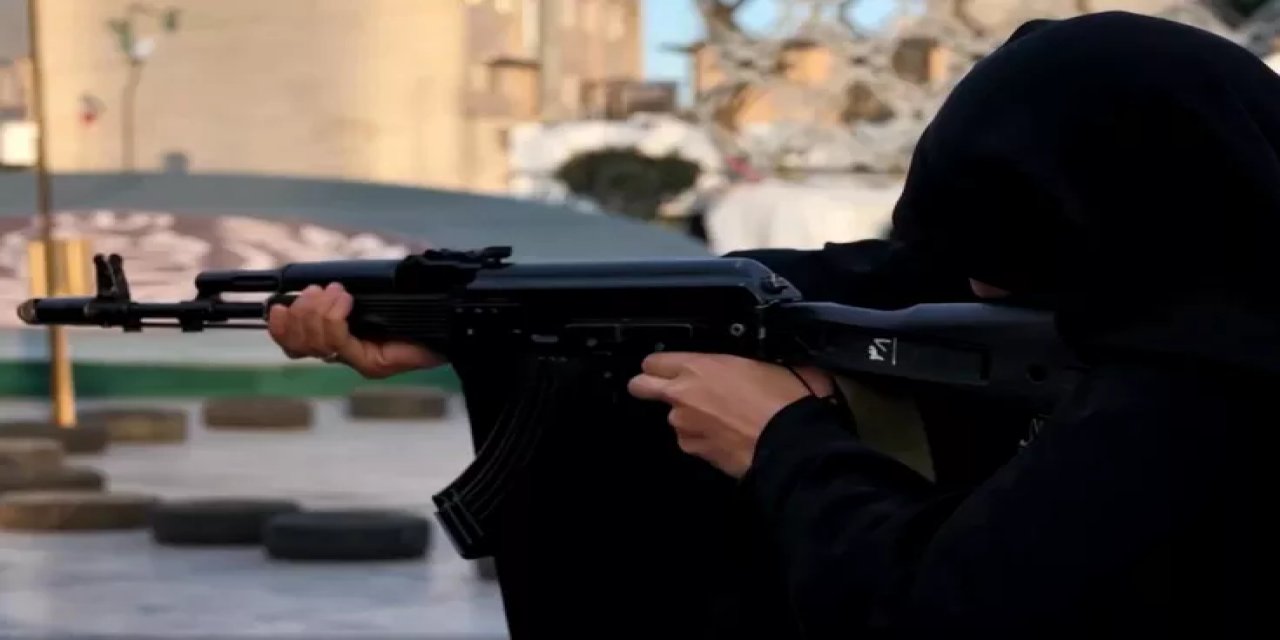 İran'da Kadınlara Askeri Eğitim! Olası Savaşa Hazırlanıyorlar