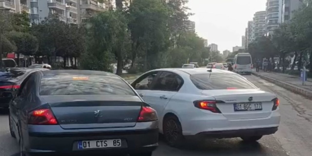 Turgut Özal Bulvarı'nda Yol Verme Tartışması: 180 Bin Liralık Ceza Sürücüleri Araçta Tuttu